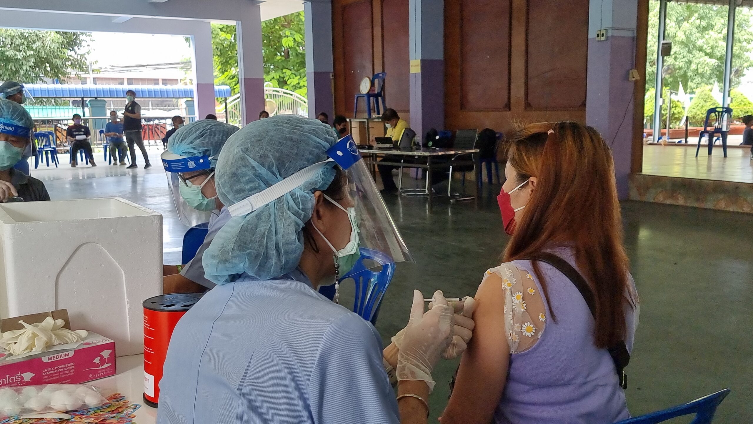 สสจ.สมุทรสาคร รุกฉีดวัคซีนครอบคลุมกลุ่มคนไทย จัดโมบายเคลื่อนที่เข้าหาชุมชน